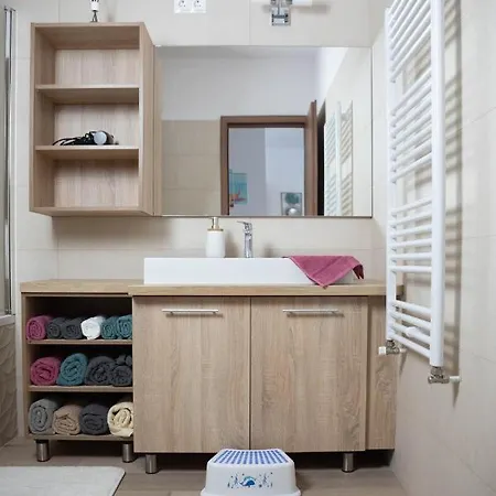 Tavirozsa Csaladi Apartman Appartamento Győr