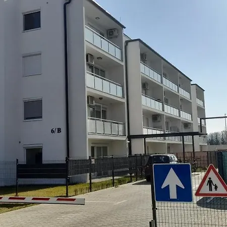 Tavirozsa Csaladi Apartman