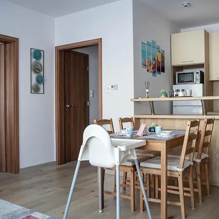 Tavirozsa Csaladi Apartman Appartamento *